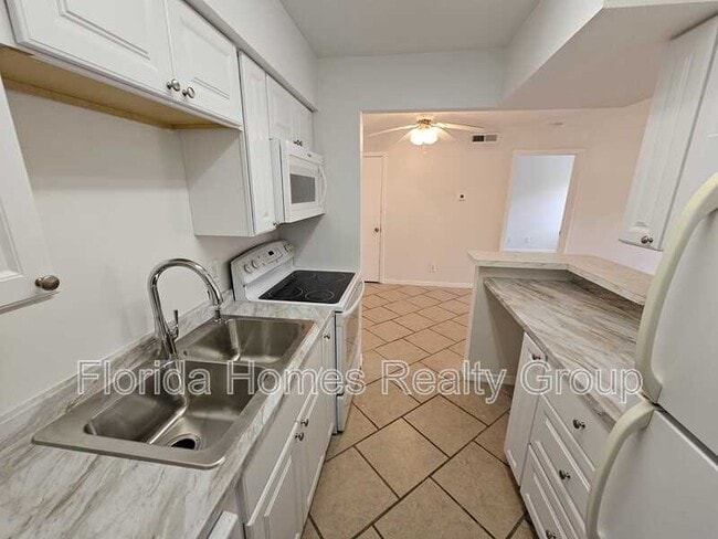 2855 Winkler Ave in Ft. Myers, FL - Building Photo - Building Photo