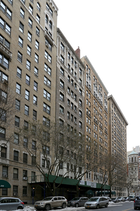 Wayne Apartments in New York, NY - Building Photo