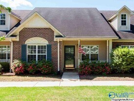 736 Hobbs Rd SE in Huntsville, AL - Building Photo