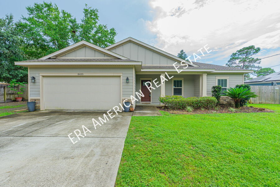 8435 Nevada St in Navarre, FL - Building Photo