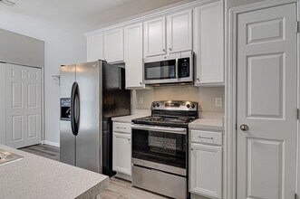 5972 Hollow Wood Ct in Winston-Salem, NC - Foto de edificio - Building Photo