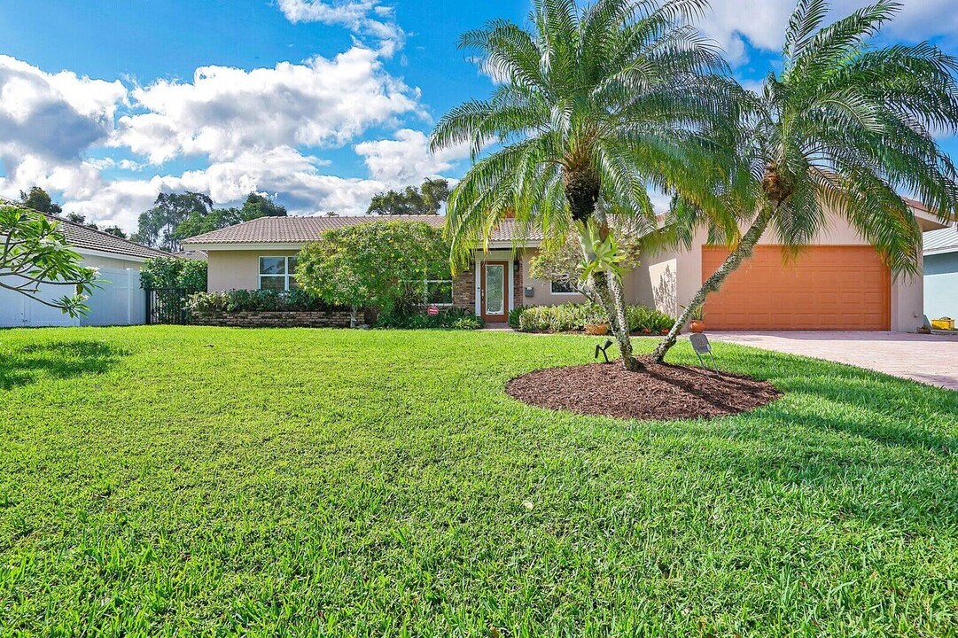 1104 NE 4th Dr in Deerfield Beach, FL - Building Photo
