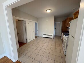 24 Washington Ave, Unit 1 in Waltham, MA - Building Photo - Building Photo