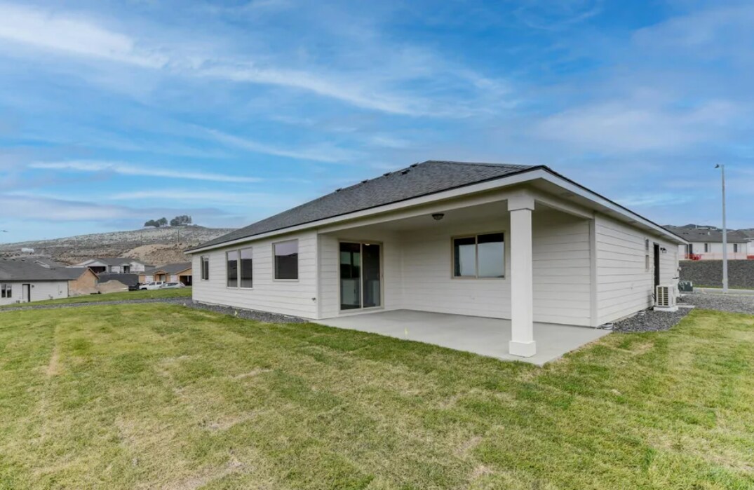 6089 W 31st Ave in Kennewick, WA - Building Photo