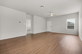 14606 Hackamore Wy in Elmendorf, TX - Building Photo - Building Photo