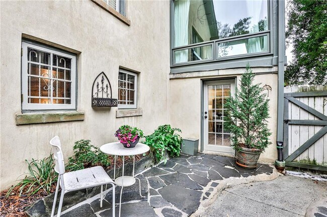 property at 25 Golf Cir NE