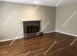 110 Brookside Dr in Paola, KS - Building Photo - Building Photo