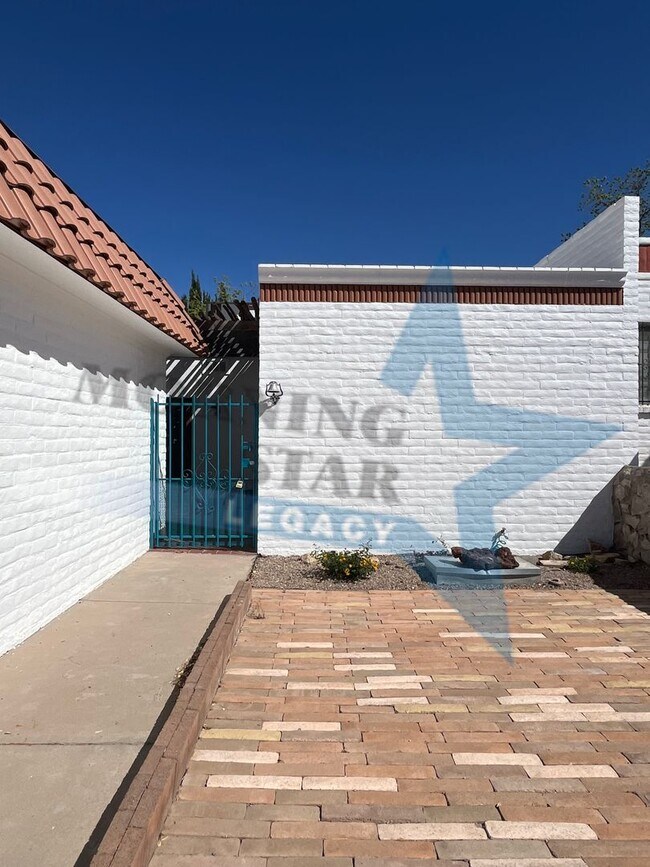 2913 Valle Vista in Las Cruces, NM - Building Photo - Building Photo