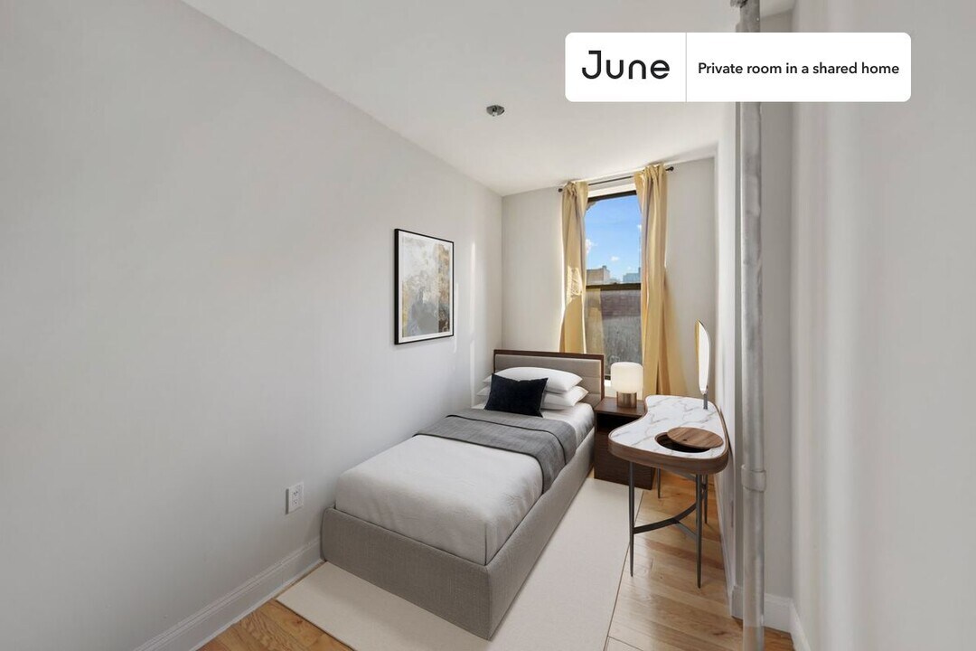 Private bedroom in 4 bed/2 bath Home in New York, NY - Building Photo