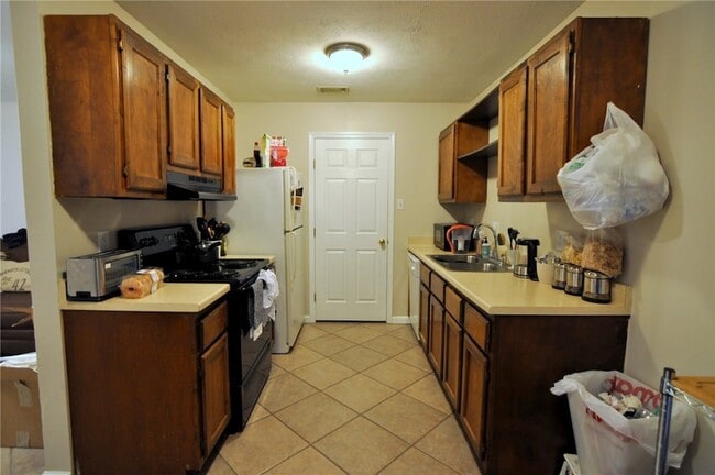 1004 Verde Dr in Bryan, TX - Foto de edificio - Building Photo