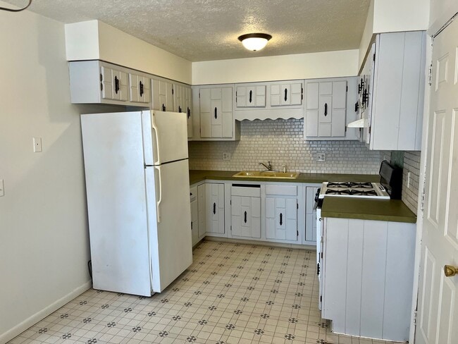 201 W Shelbourne Dr, Unit 2 in Normal, IL - Foto de edificio - Building Photo