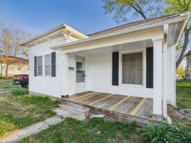309 W South St in Warrensburg, MO - Building Photo