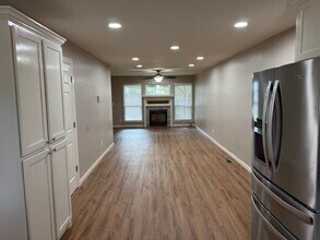 921 Rambling Oaks Dr in Norman, OK - Building Photo - Building Photo