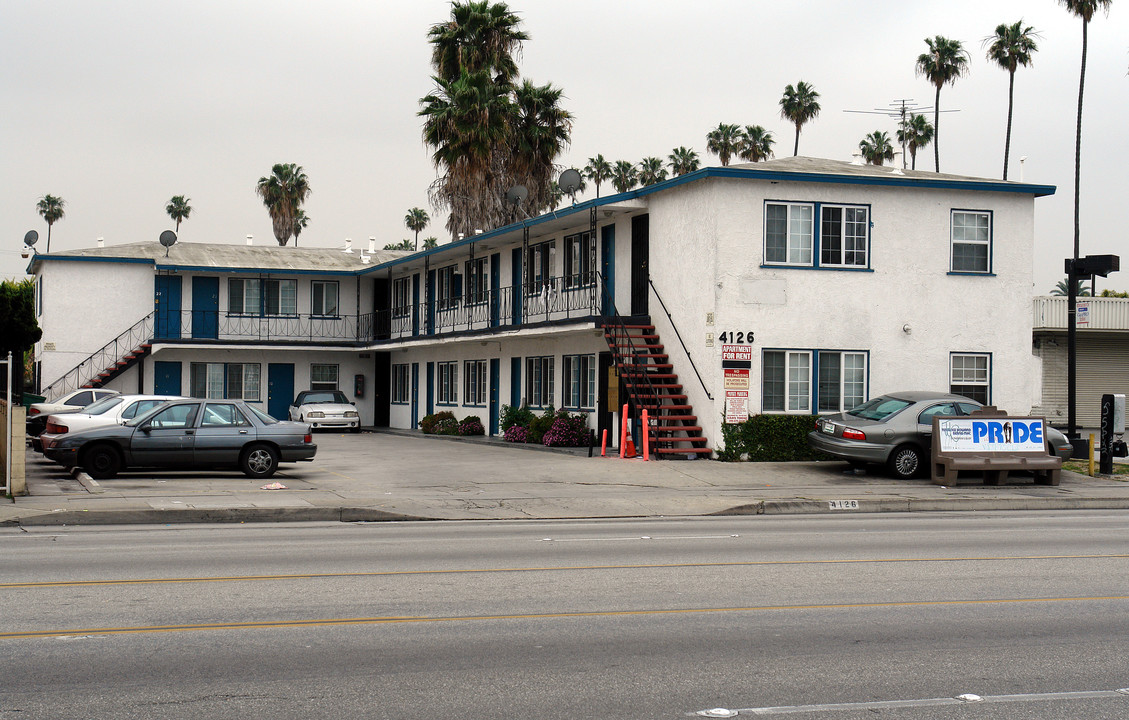 4126 W Century Blvd in Inglewood, CA - Building Photo