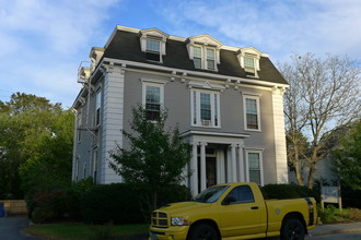 12 Walnut St in Taunton, MA - Foto de edificio - Building Photo