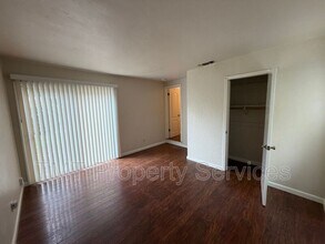 2011 Mangrum Ave in Sacramento, CA - Building Photo - Building Photo