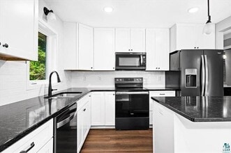 5189 W Arrowhead Rd in Hermantown, MN - Building Photo - Building Photo