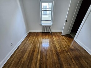824 Roosevelt Ave in Secaucus, NJ - Building Photo - Building Photo