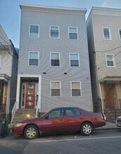 372 Walnut St, Unit B in Newark, NJ - Building Photo - Building Photo