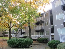 Regent Place Apartments in Surrey, BC - Building Photo