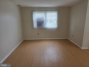 22 Florence Tollgate in Burlington, NJ - Building Photo - Building Photo