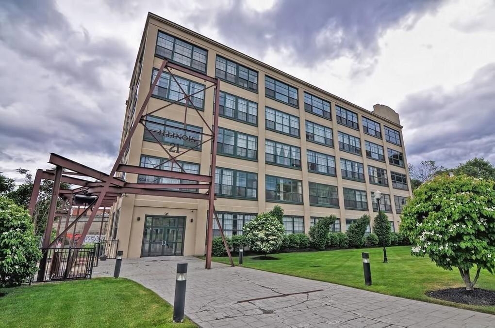 21 Illinois St in Worcester, MA - Building Photo