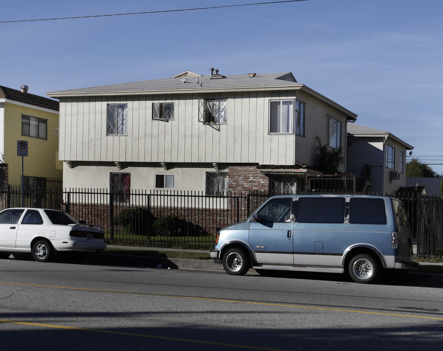 6945 Fulton Ave in Los Angeles, CA - Building Photo