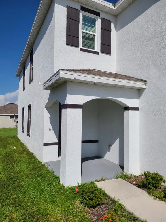 17013 Blister Wing Dr in Wimauma, FL - Building Photo - Building Photo