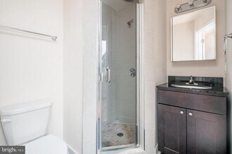 1242 Point Breeze Ave in Philadelphia, PA - Foto de edificio - Building Photo