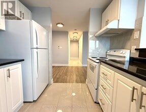 363 Lakeshore Rd E in Mississauga, ON - Building Photo - Building Photo