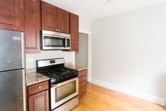2115 W Ainslie St in Chicago, IL - Building Photo - Building Photo
