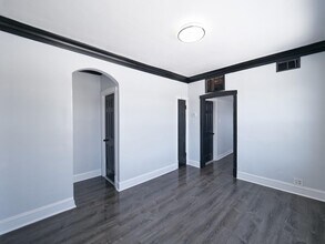 5004 W Armitage Ave in Chicago, IL - Building Photo - Building Photo