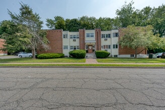 20 Thompson Rd in Manchester, CT - Building Photo - Building Photo