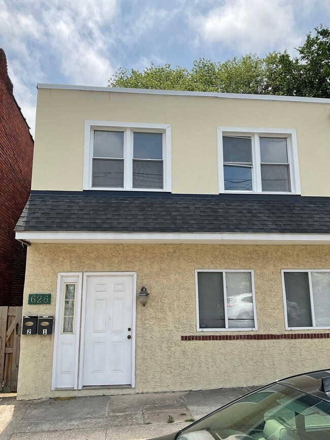 626 W Airy St, Unit 2 in Norristown, PA - Building Photo - Building Photo