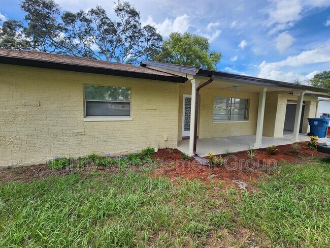 2429 Keeport Dr in Spring Hill, FL - Building Photo - Building Photo