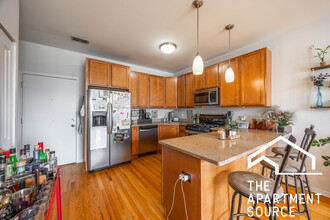 3131 W Logan Blvd, Unit 3B in Chicago, IL - Foto de edificio - Building Photo