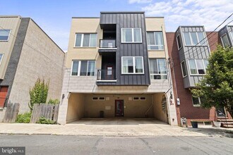 1205 Mt Vernon St in Philadelphia, PA - Building Photo - Building Photo