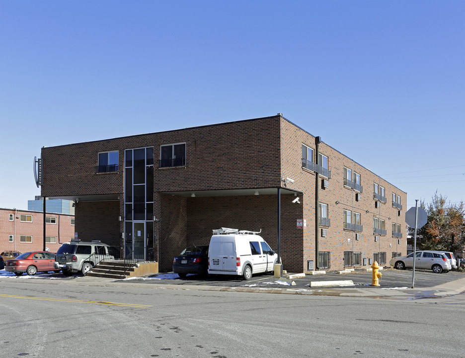 1190 S Bellaire in Glendale, CO - Building Photo