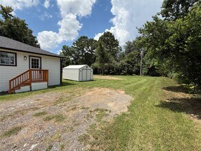 24010 Perkins Rd in Porter, TX - Foto de edificio - Building Photo