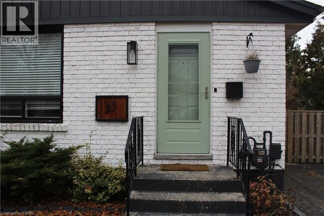 22 Debby Crescent in Brantford, ON - Building Photo - Building Photo