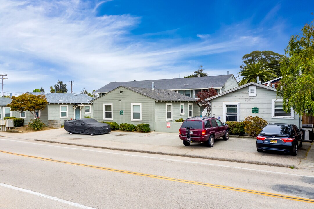 21661 E Cliff Dr in Santa Cruz, CA - Building Photo
