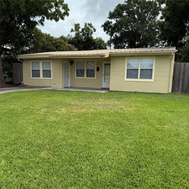 property at 1007 S 3rd St