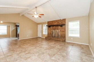 7609 Ripple Creek Ct in Fort Worth, TX - Foto de edificio - Building Photo