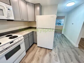 17105 SE Ankeny St in Portland, OR - Building Photo - Building Photo