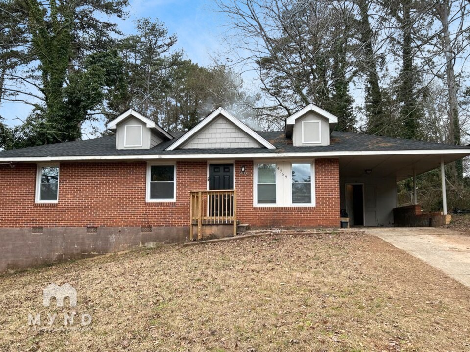 4769 Ridgewood Dr in Forest Park, GA - Building Photo