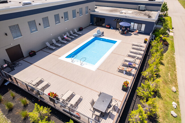 The Oaks at South Park in Hamburg, NY - Foto de edificio - Building Photo