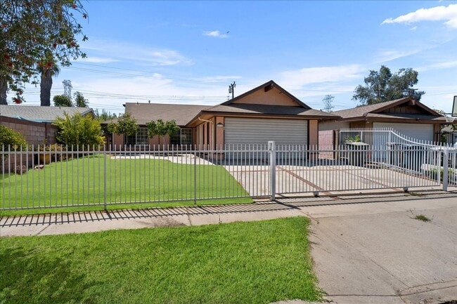 property at 2214 Silverbay Ave