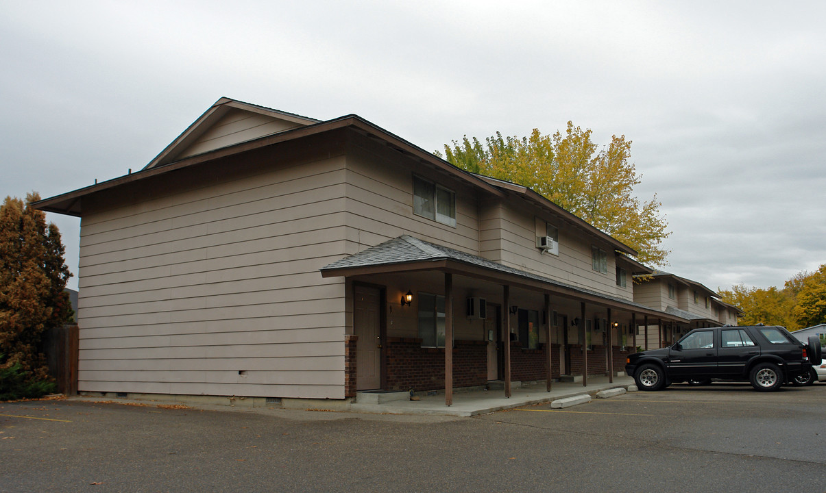 Holly Street Apartments in Nampa, ID - Building Photo