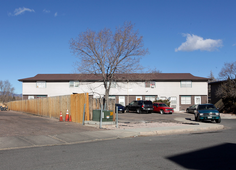 910 Teal Ct in Colorado Springs, CO - Building Photo