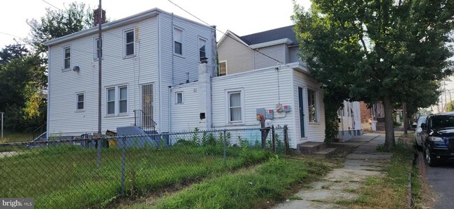 property at 709 Mulberry St